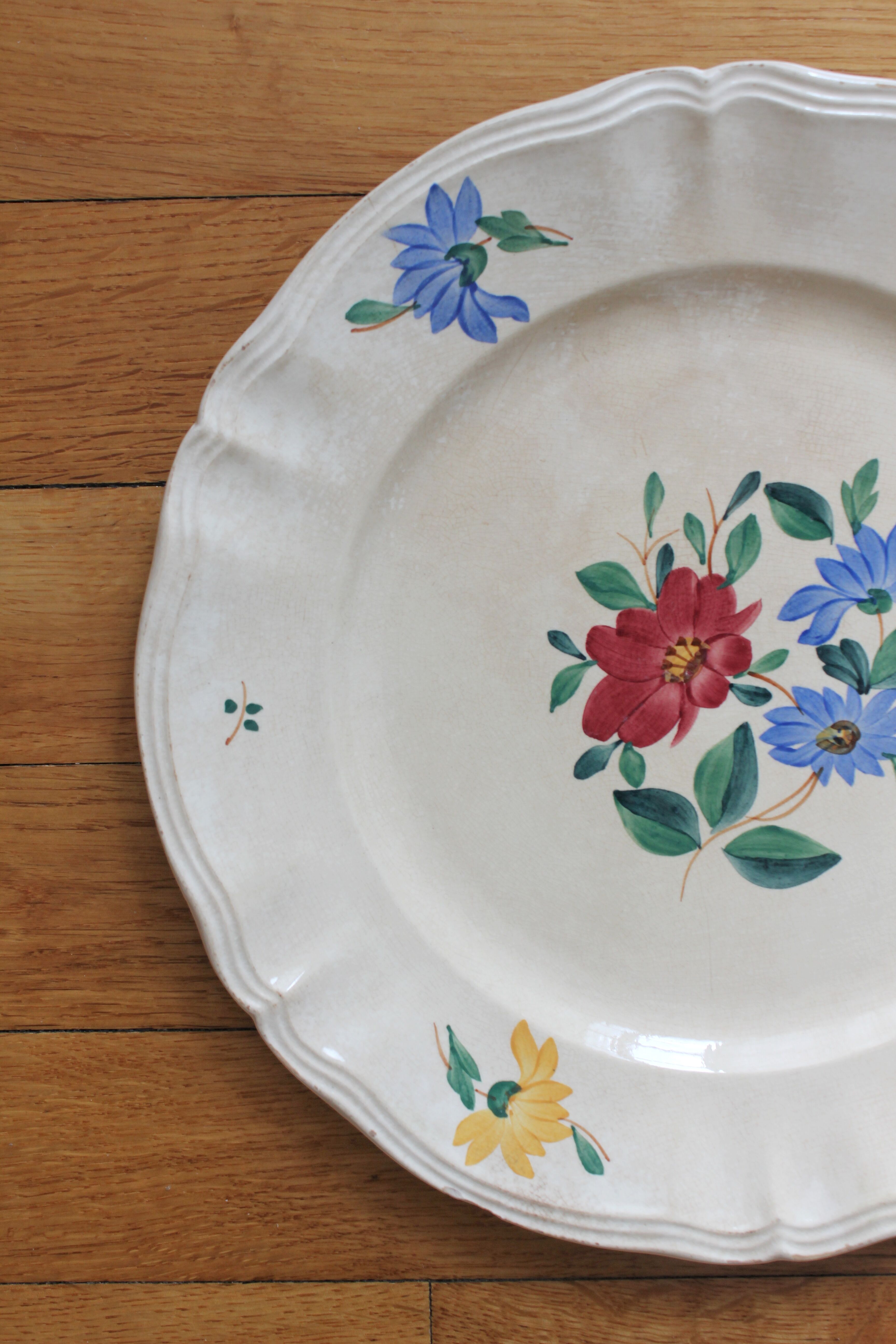 Round scalloped earthenware dish Digoin Sarreguemines floral decoration