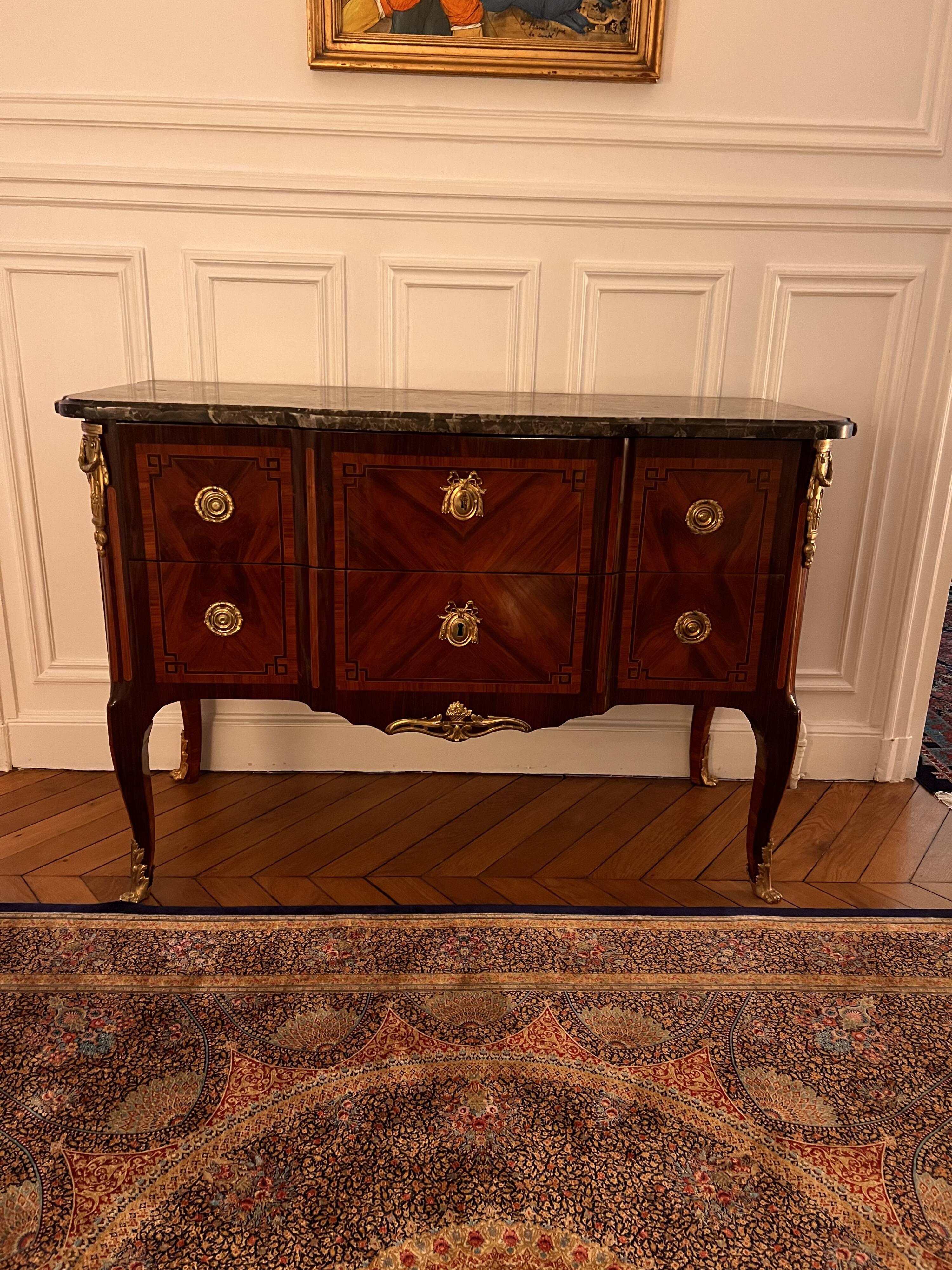 18th-century commode in rosewood and amaranth veneer from Fontainebleau.