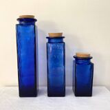 Trio de bocaux en verre bleu cobalt