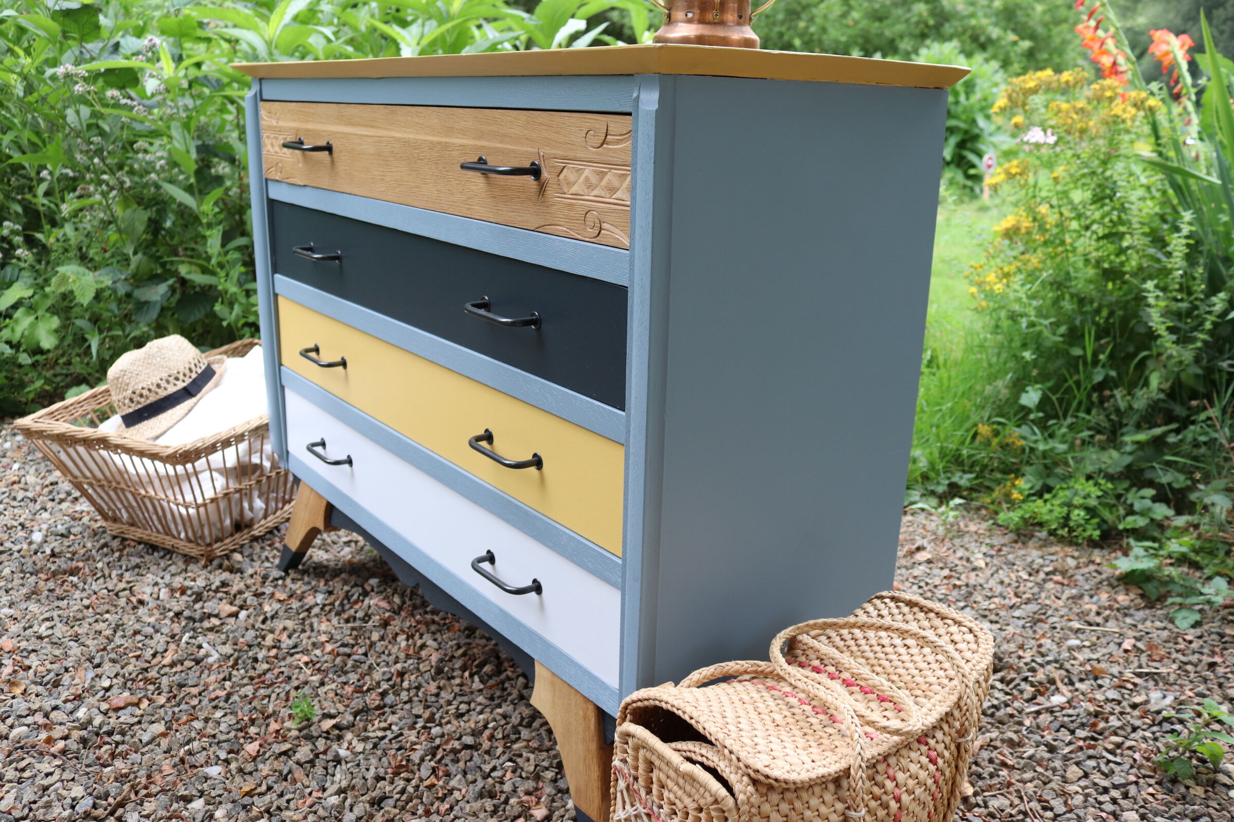 Scandinavian-style sunshine foot compass