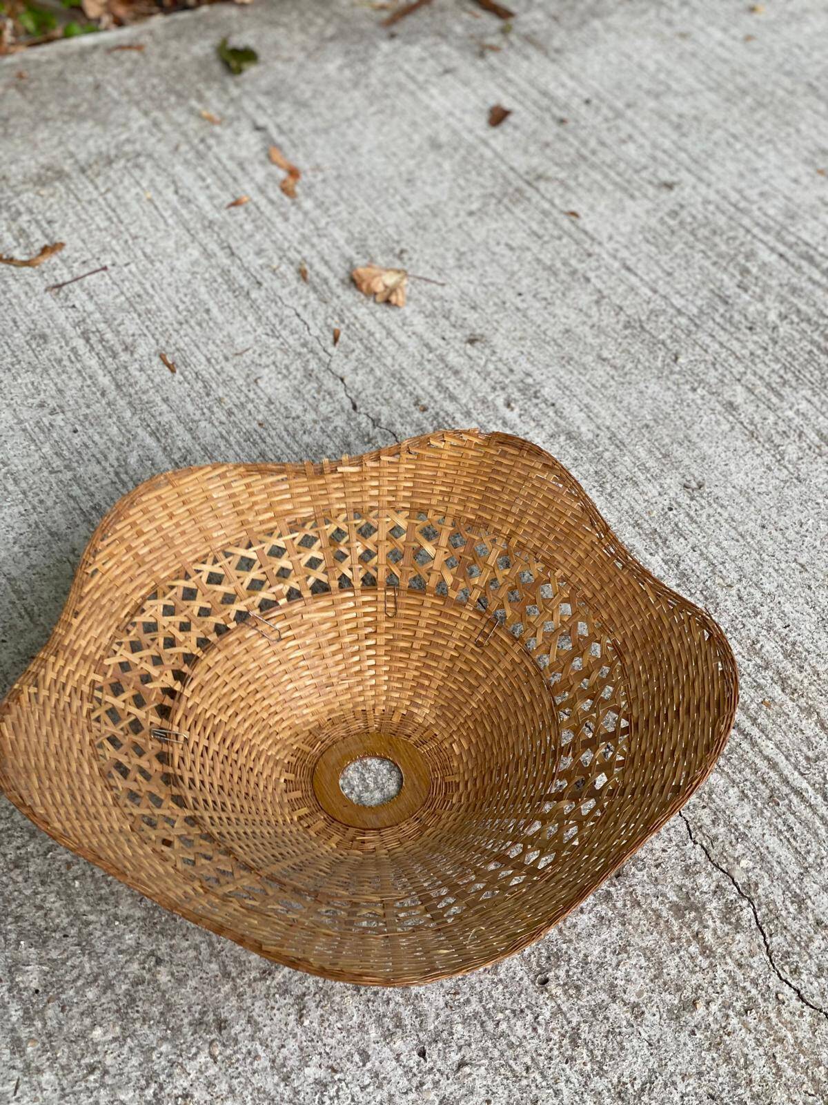 Vintage woven rattan pendant lampshade – Flower/wavy shape