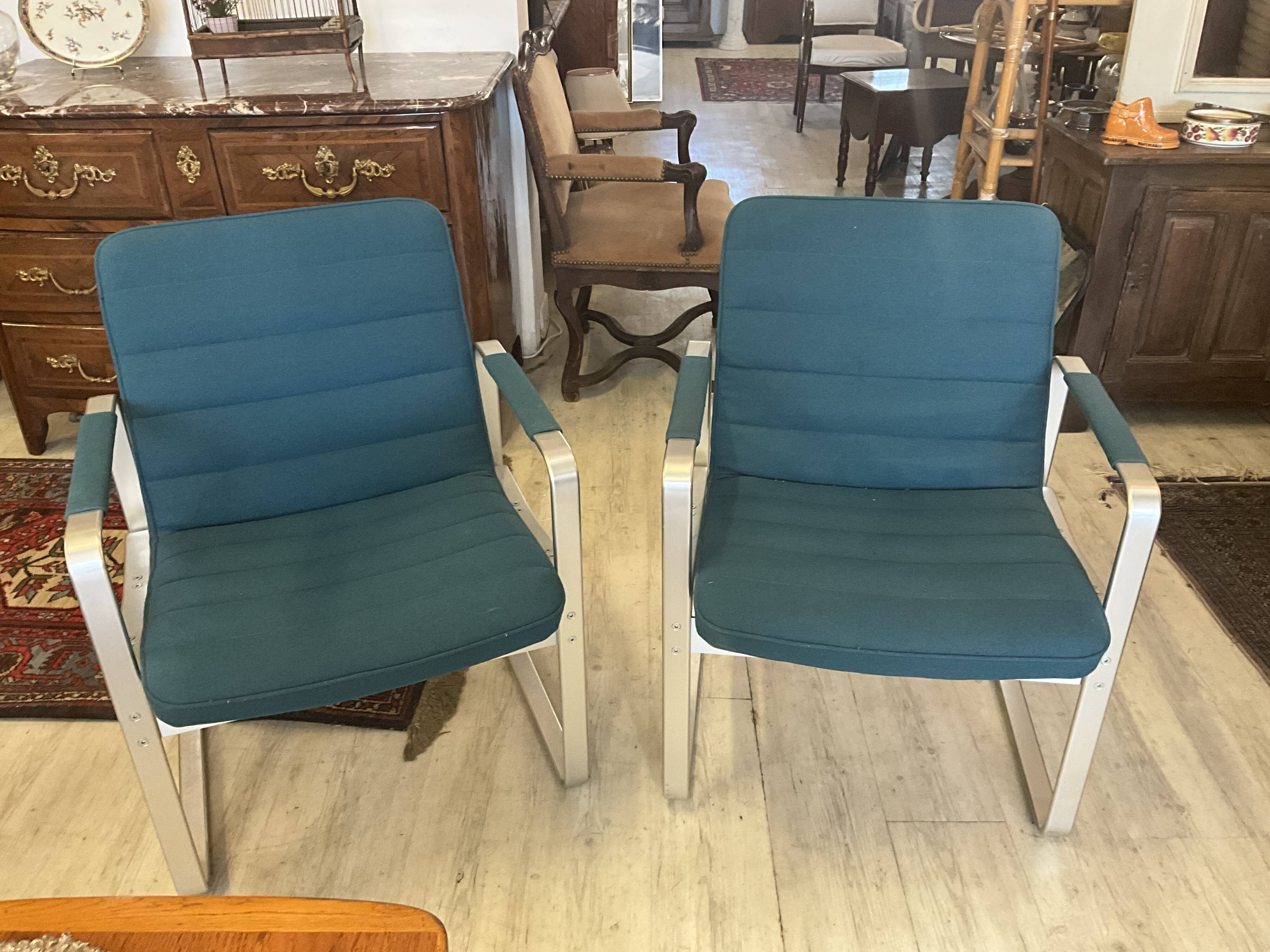 Paire de fauteuils par Karl Erik Ekselius