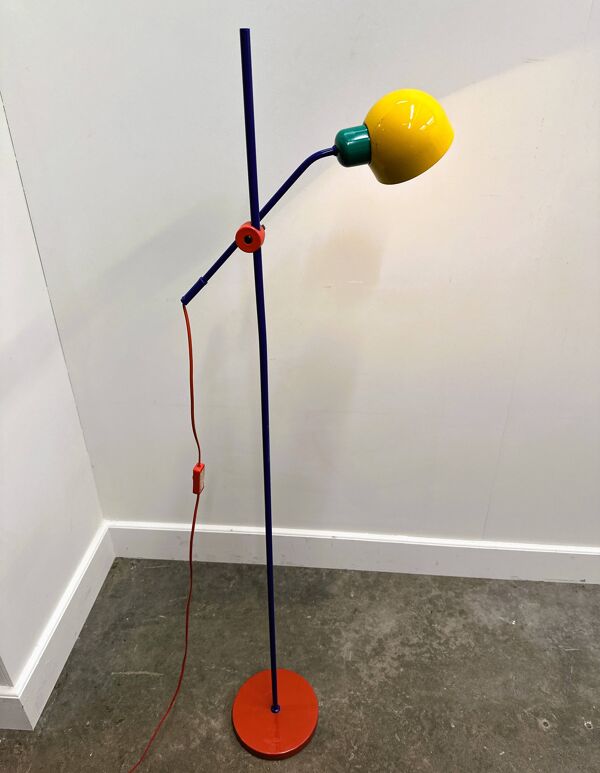 Lampadaire postmoderne en métal multicolore par Veneta Lumi, Italie des années 1980.