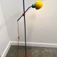 Lampadaire postmoderne en métal multicolore par Veneta Lumi, Italie des années 1980.