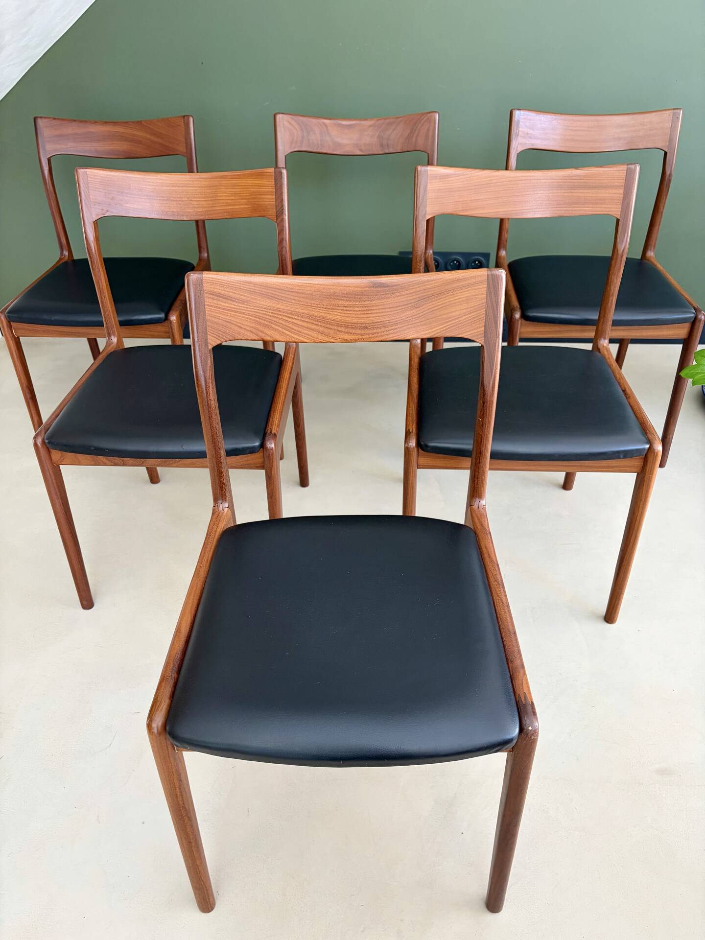 Set of 6 Danish teak chairs, 1970s.