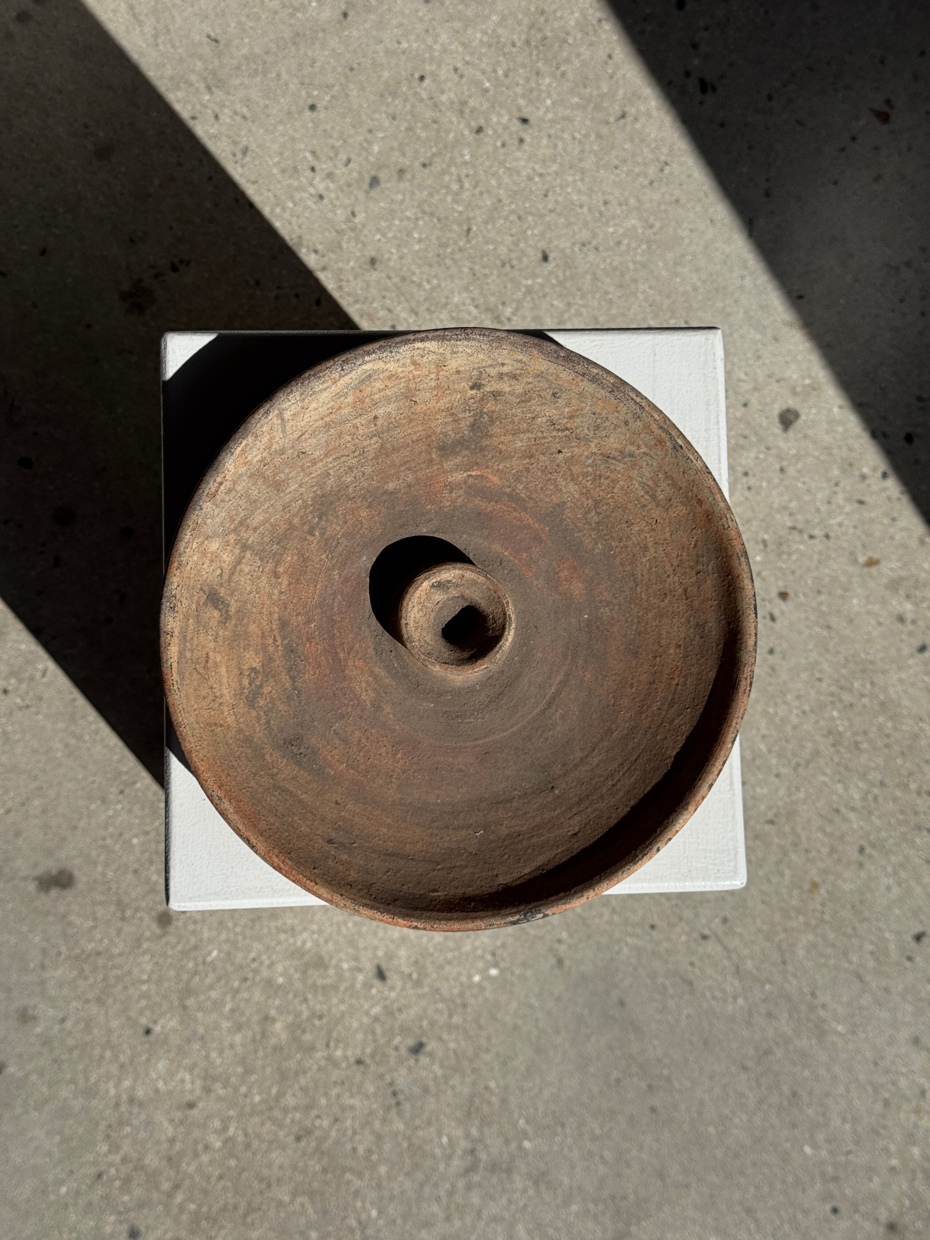 Artisanal dish in ancient Indonesian terracotta D24 H5