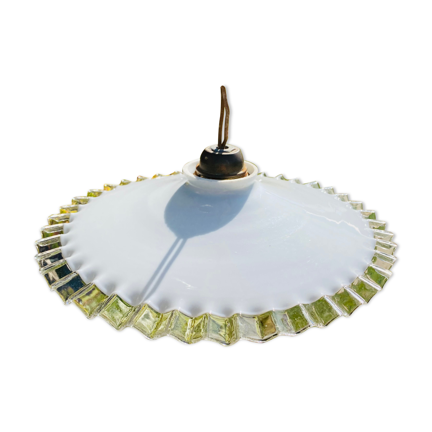 Toothed opaline suspension