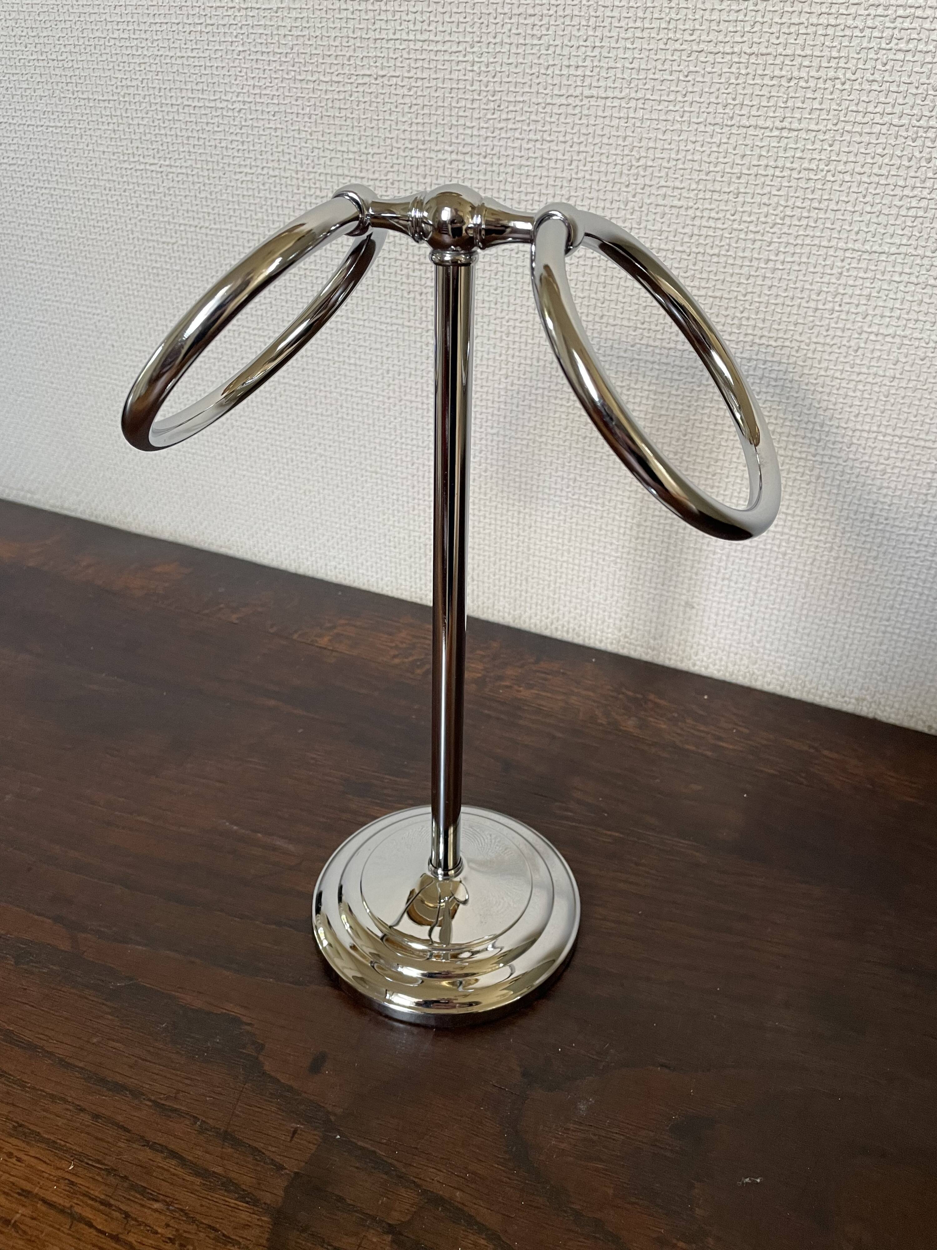 Chrome countertop towel rack