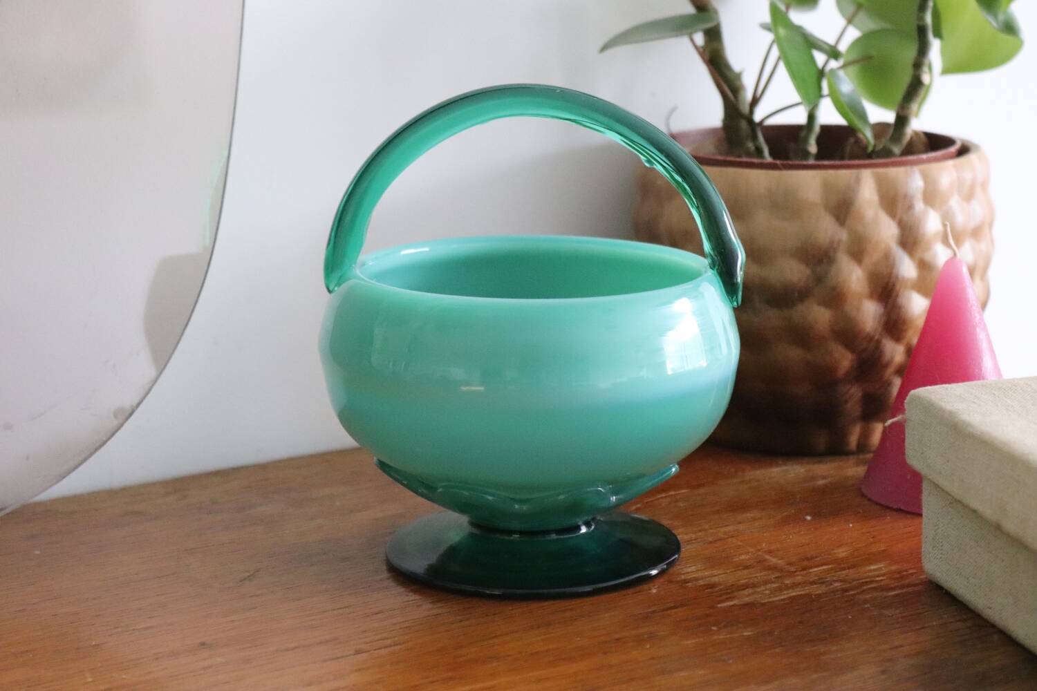 Empty pocket basket in two-tone murano glass