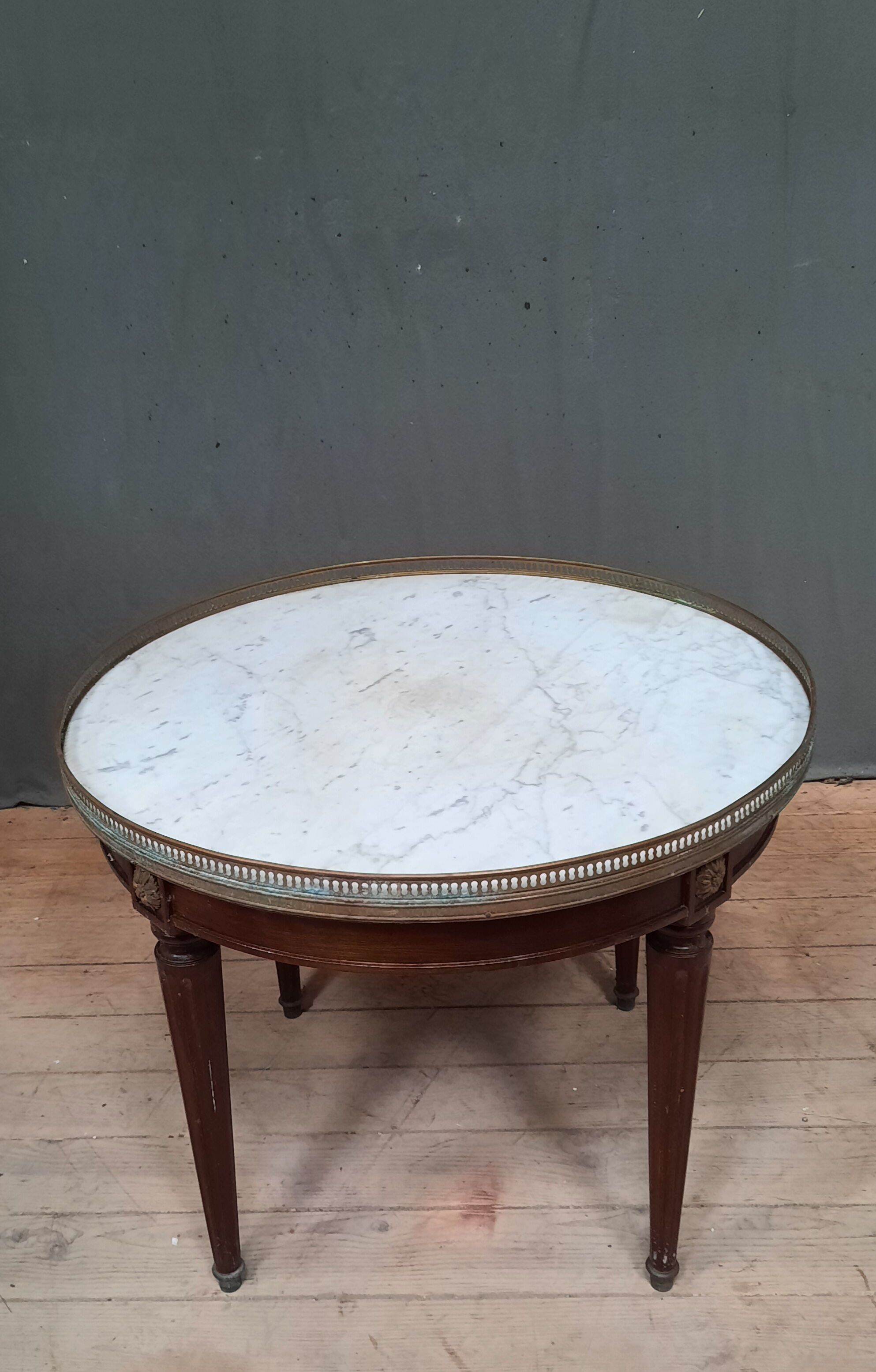 Tablr low dessu marble called "hot water bottle"