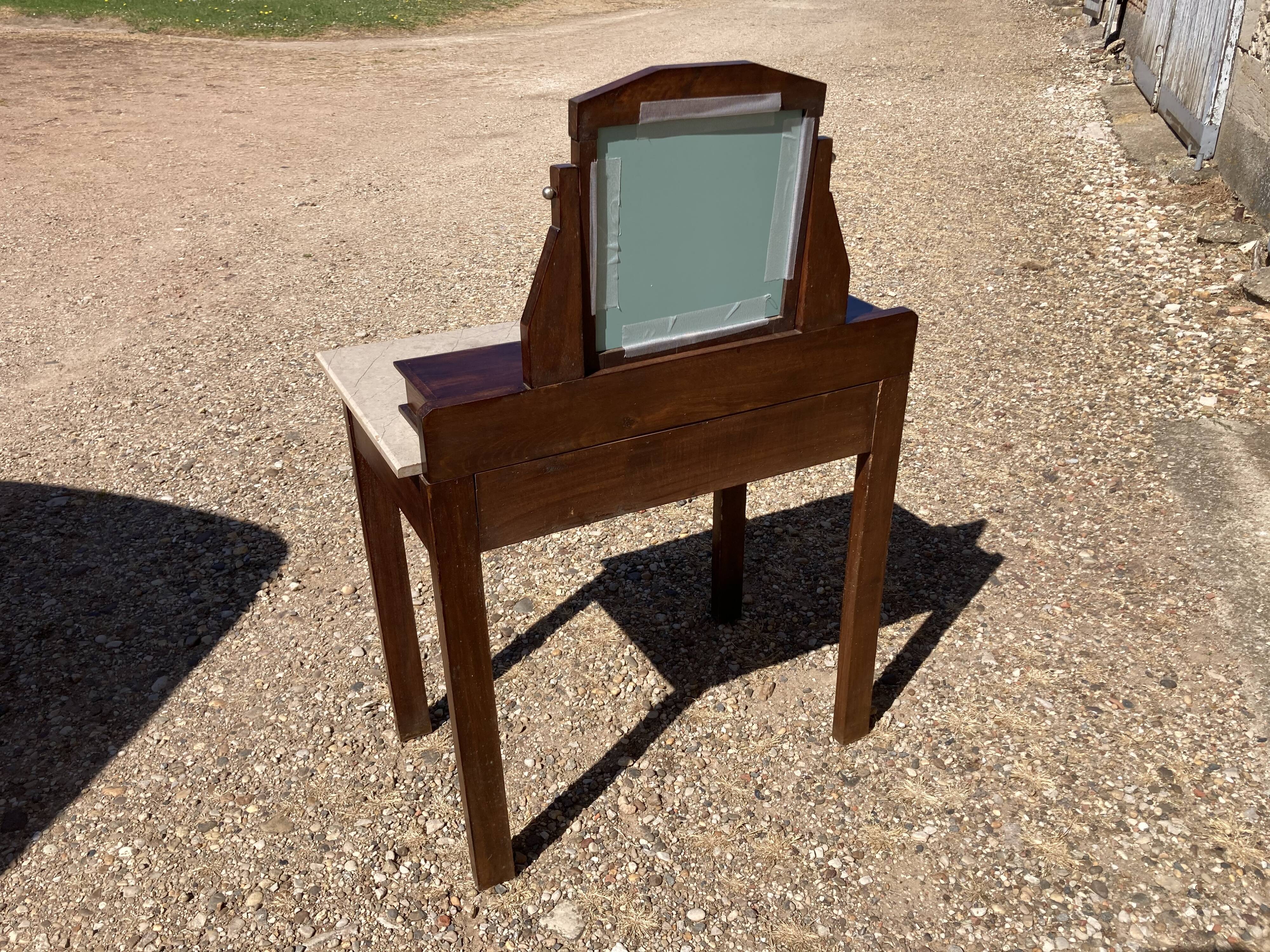 Art Deco hairdresser