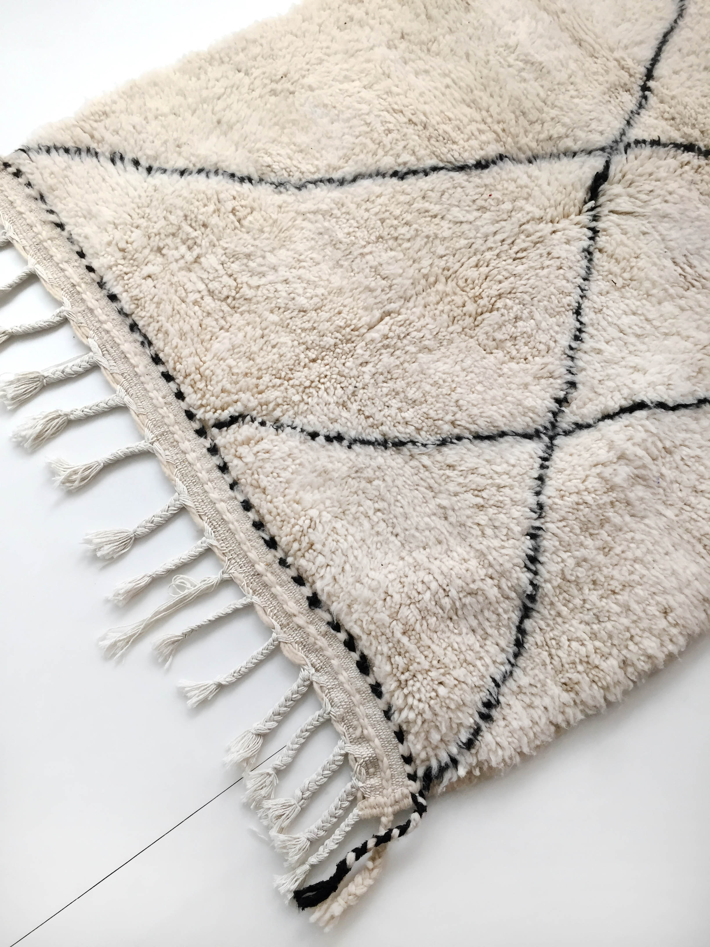 Moroccan Berber carpet blessed ouarain ecru with black abstract diamonds 154x116cm