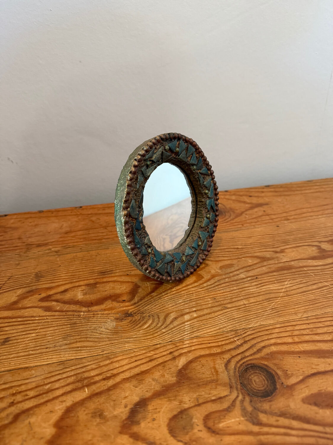 Round mirror in gilded enamelled ceramic with inlay