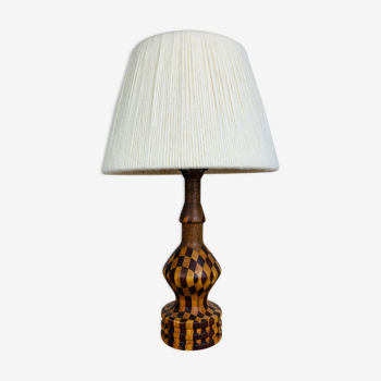 Lampe art populaire bois tourné et laine