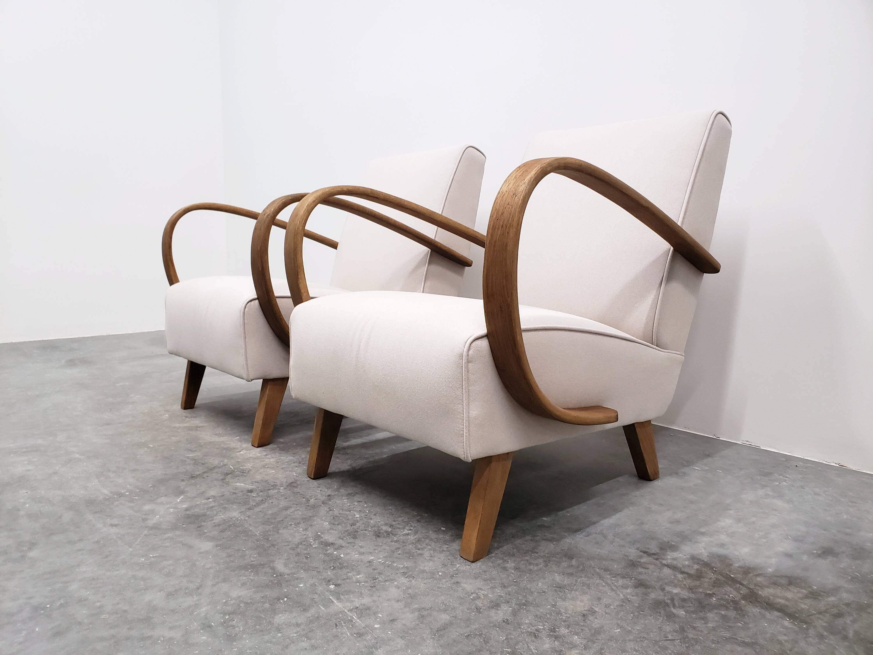1930 Jindrich Halabala Bentwood Armchair in Beige