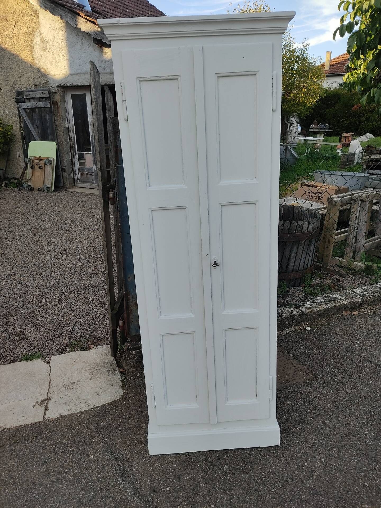 Small workshop cabinet