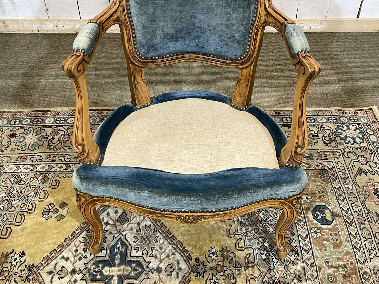 Fauteuil cabriolet de style Louis XV en hêtre