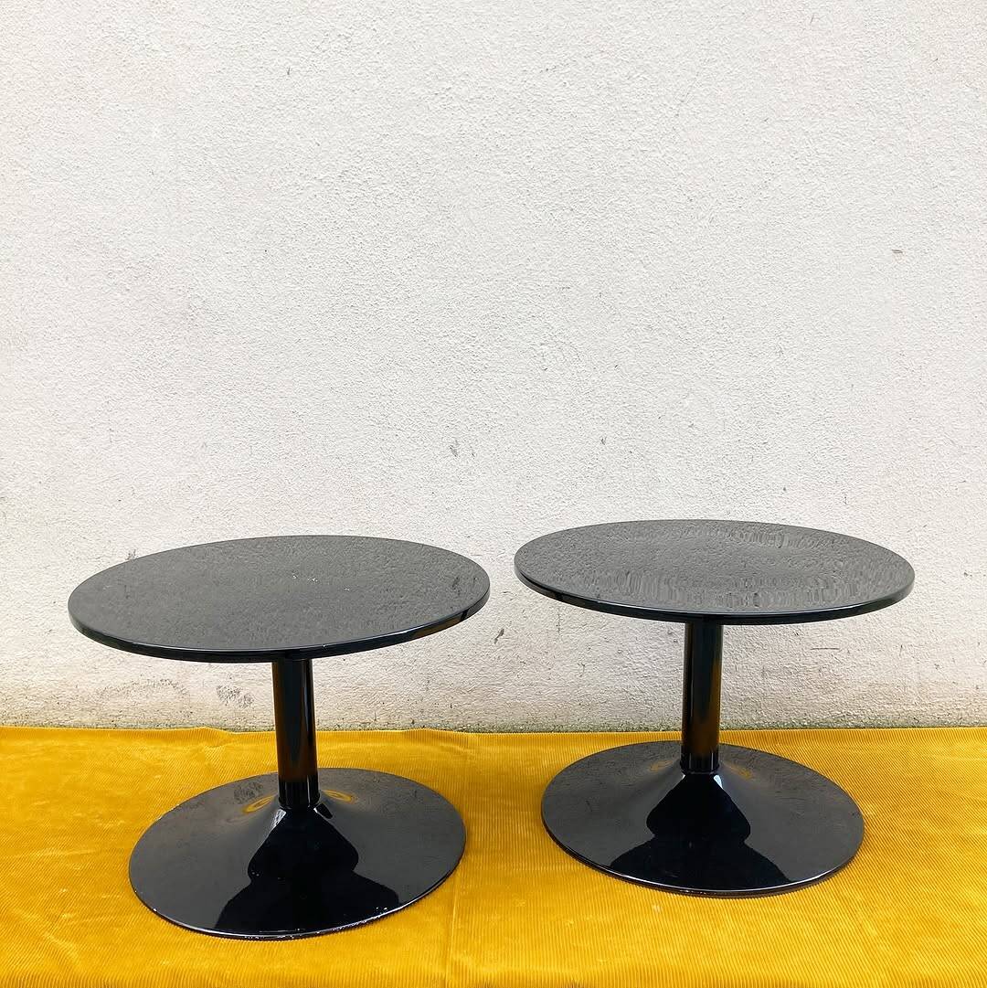 Designer coffee table – tulip base in resin and black lacquered plastic