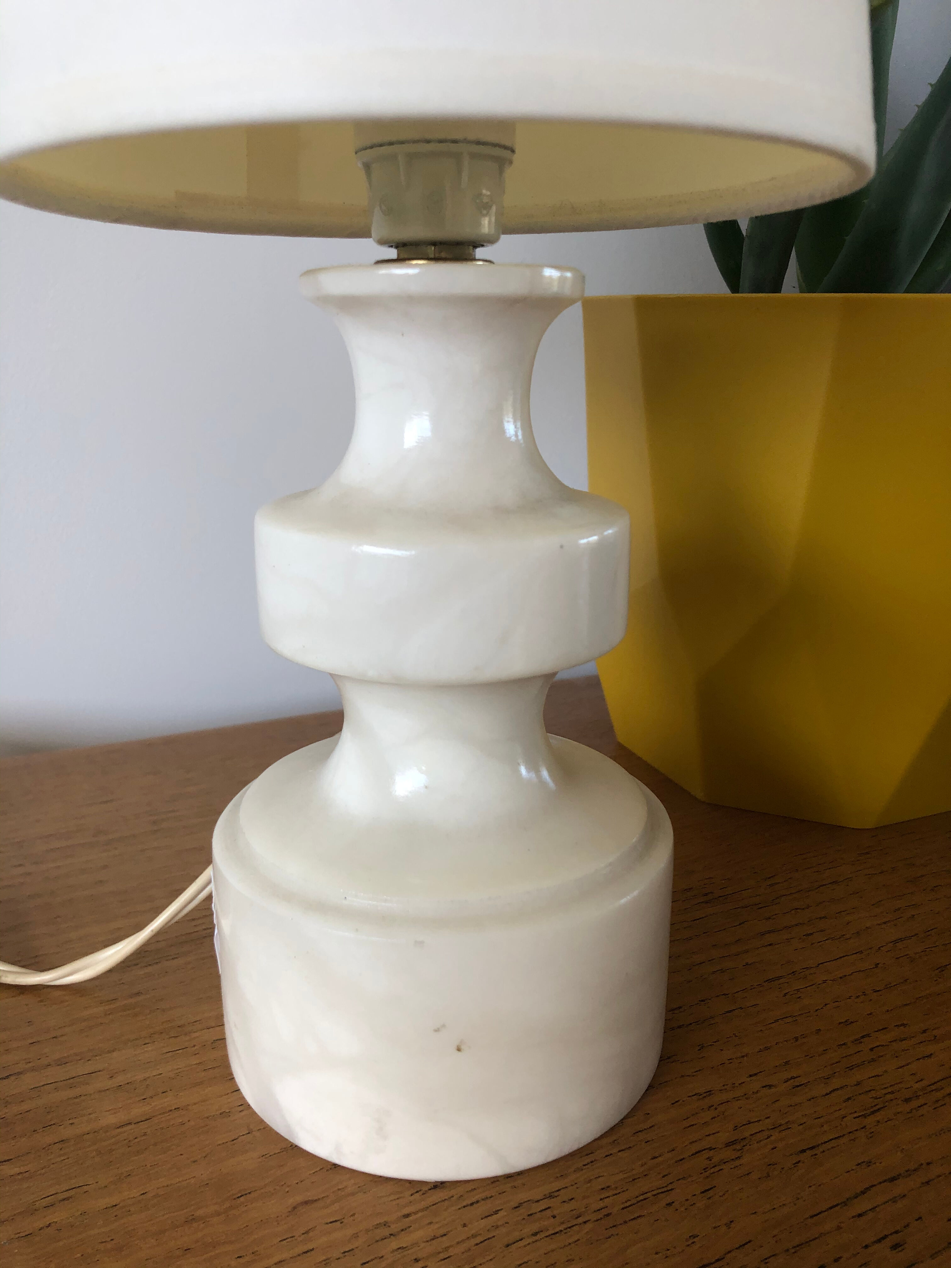 Vintage stone foot lamp