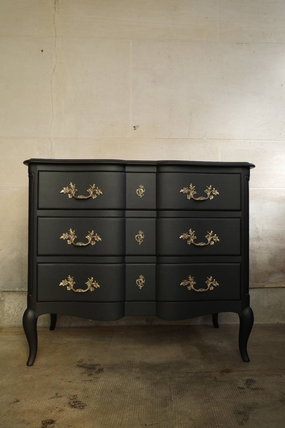 Black vintage chest of drawers
