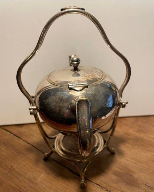 Cailar Bayard teapot with burner