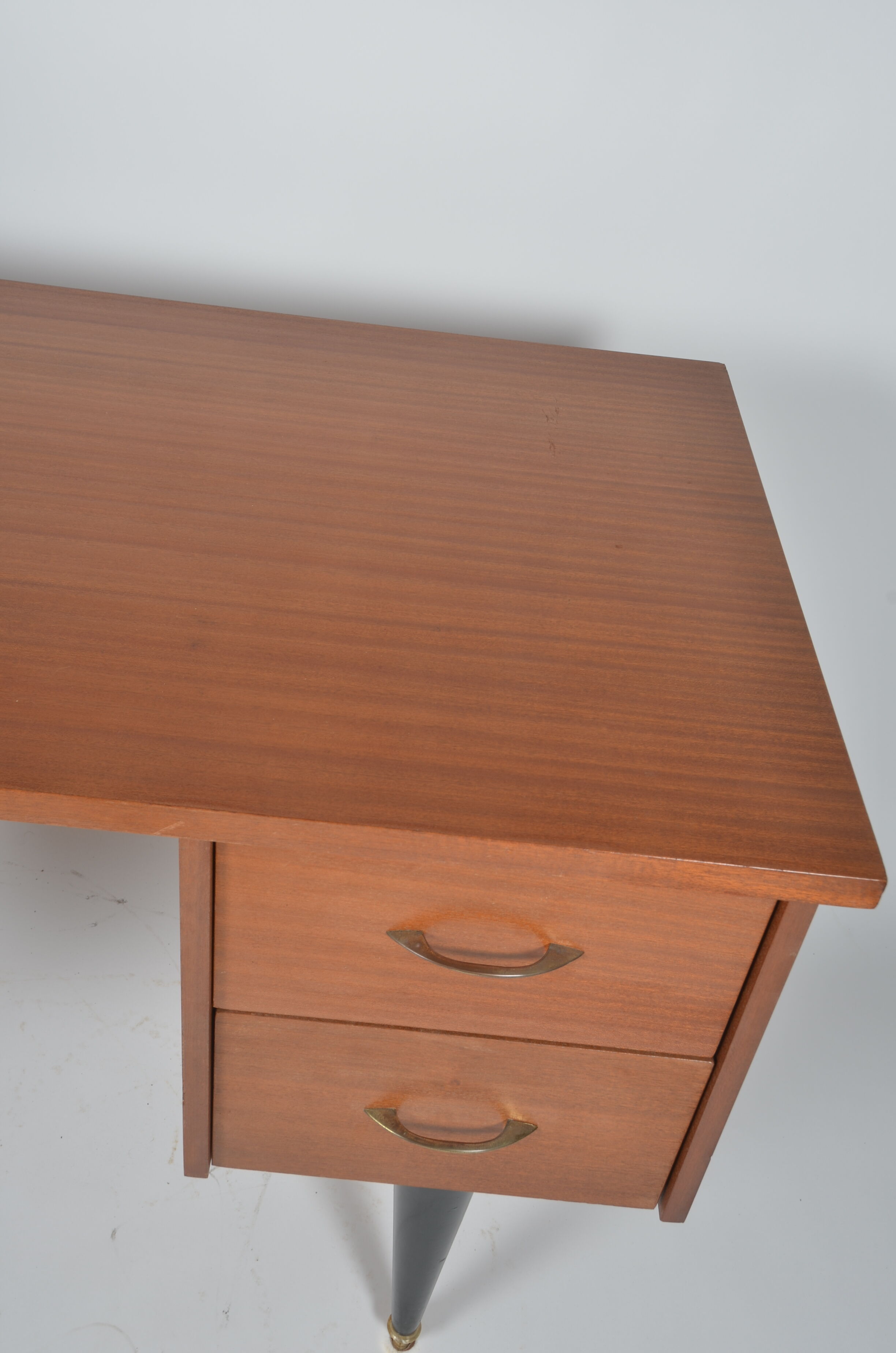 Desk feet compass 1960