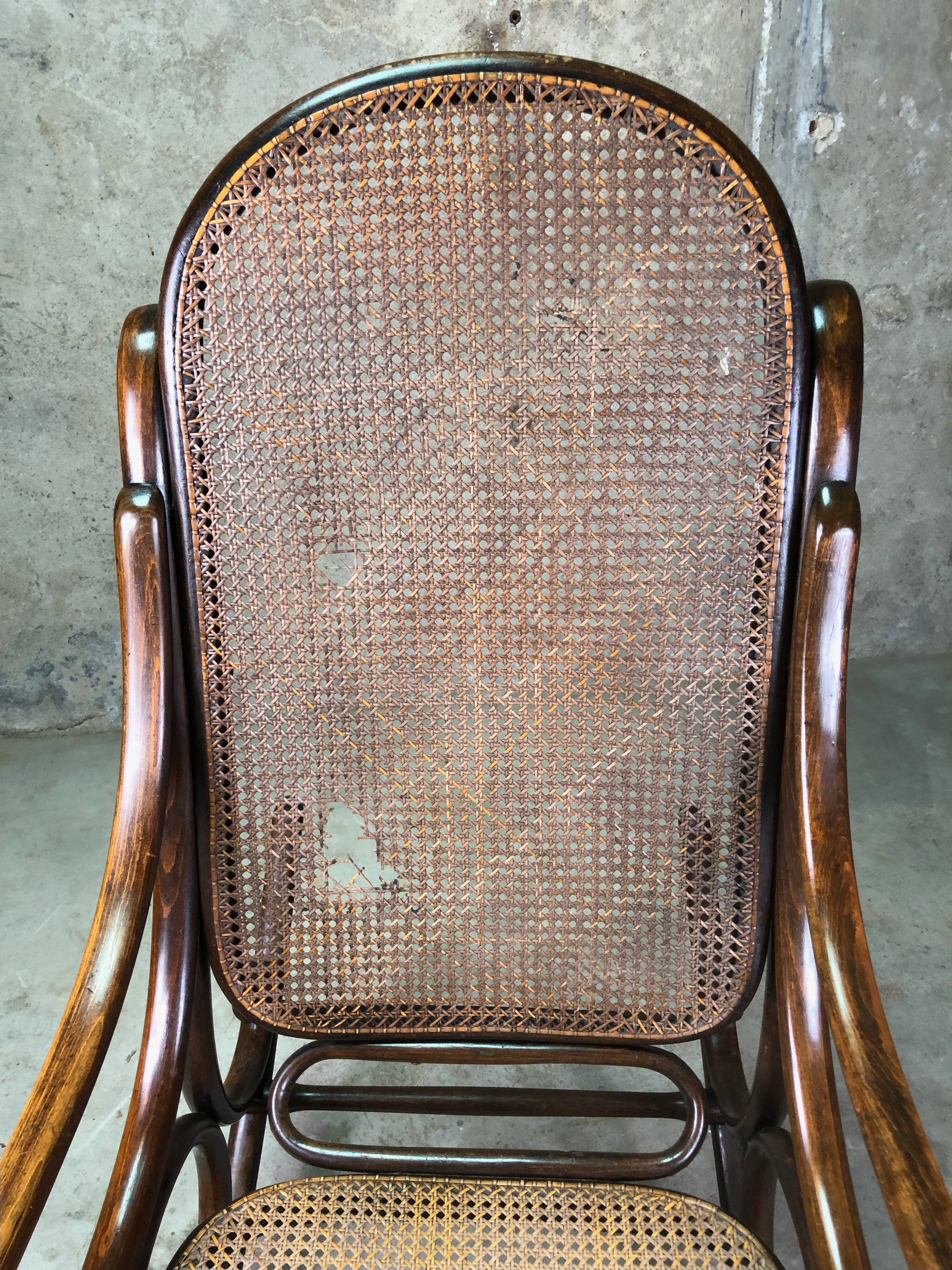 Thonet 1900 rocking chair