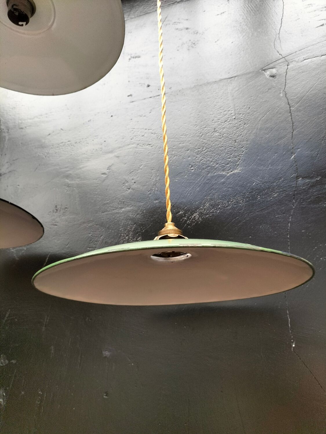 3 suspensions en tôles émaillées