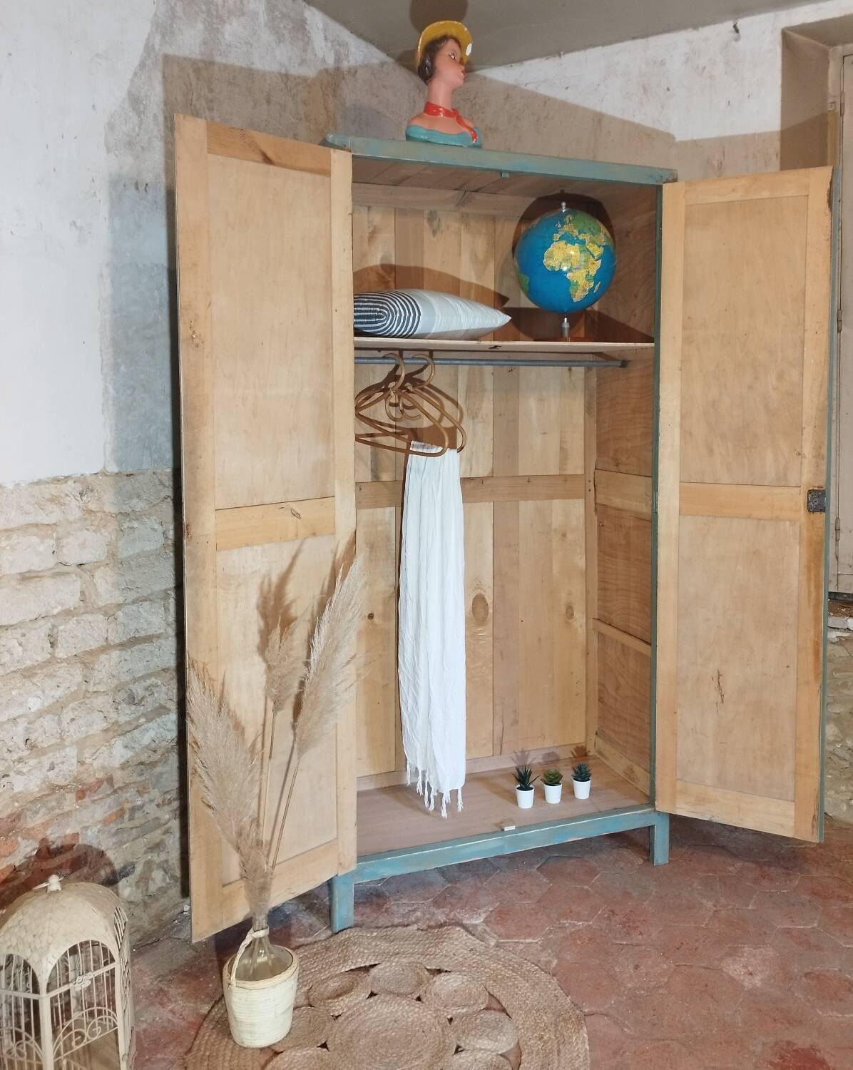 Armoire parisienne