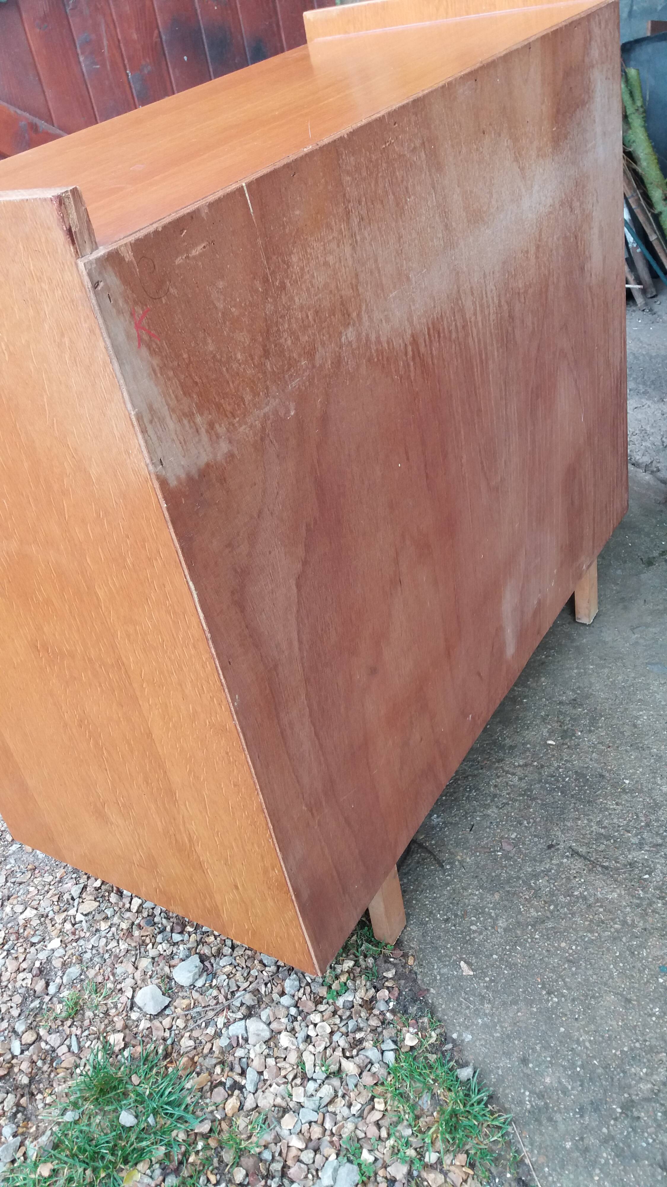 Vintage chest of drawers, tapered legs.