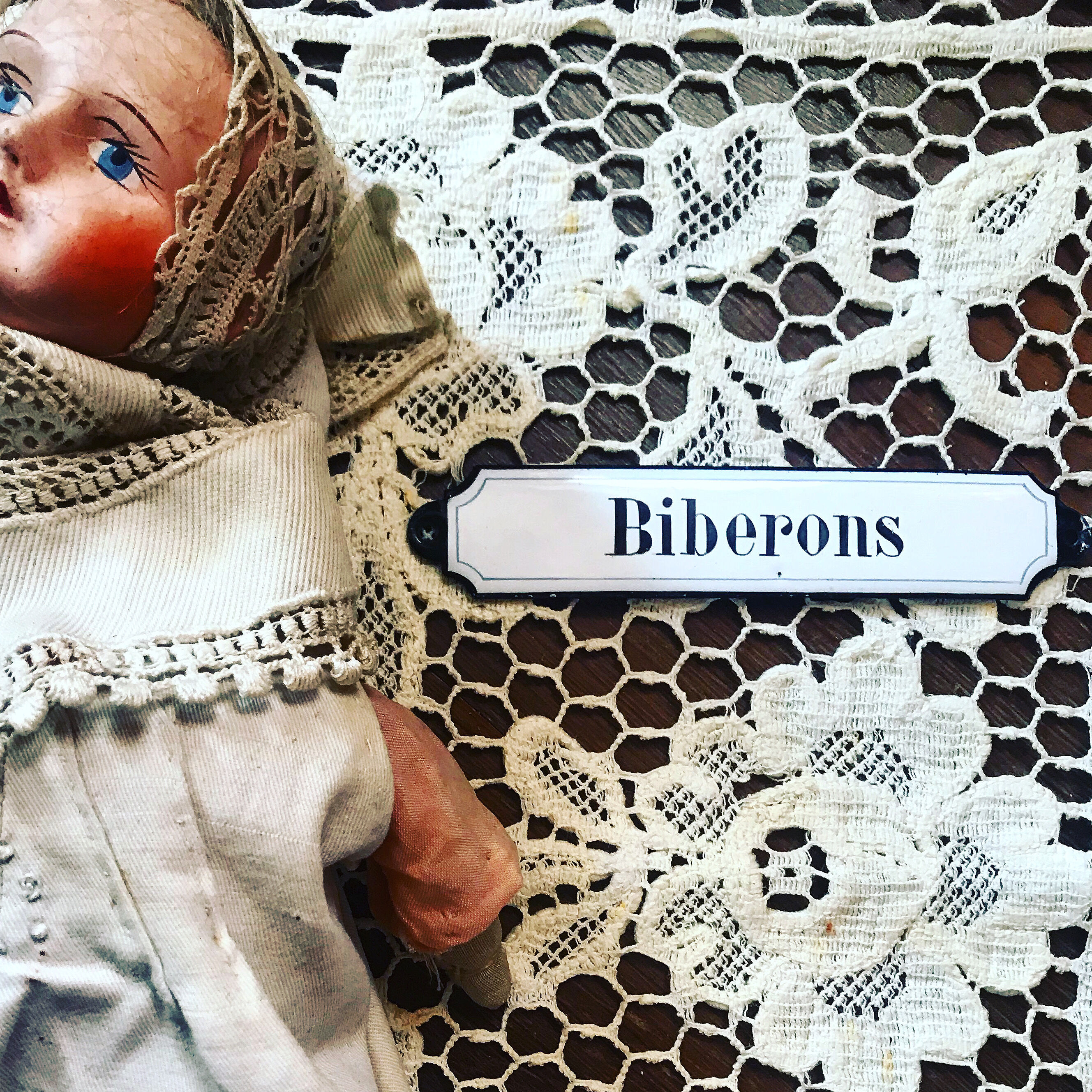 Old enamelled "biberons" plate. 1900/1910. earplate. nursery plate