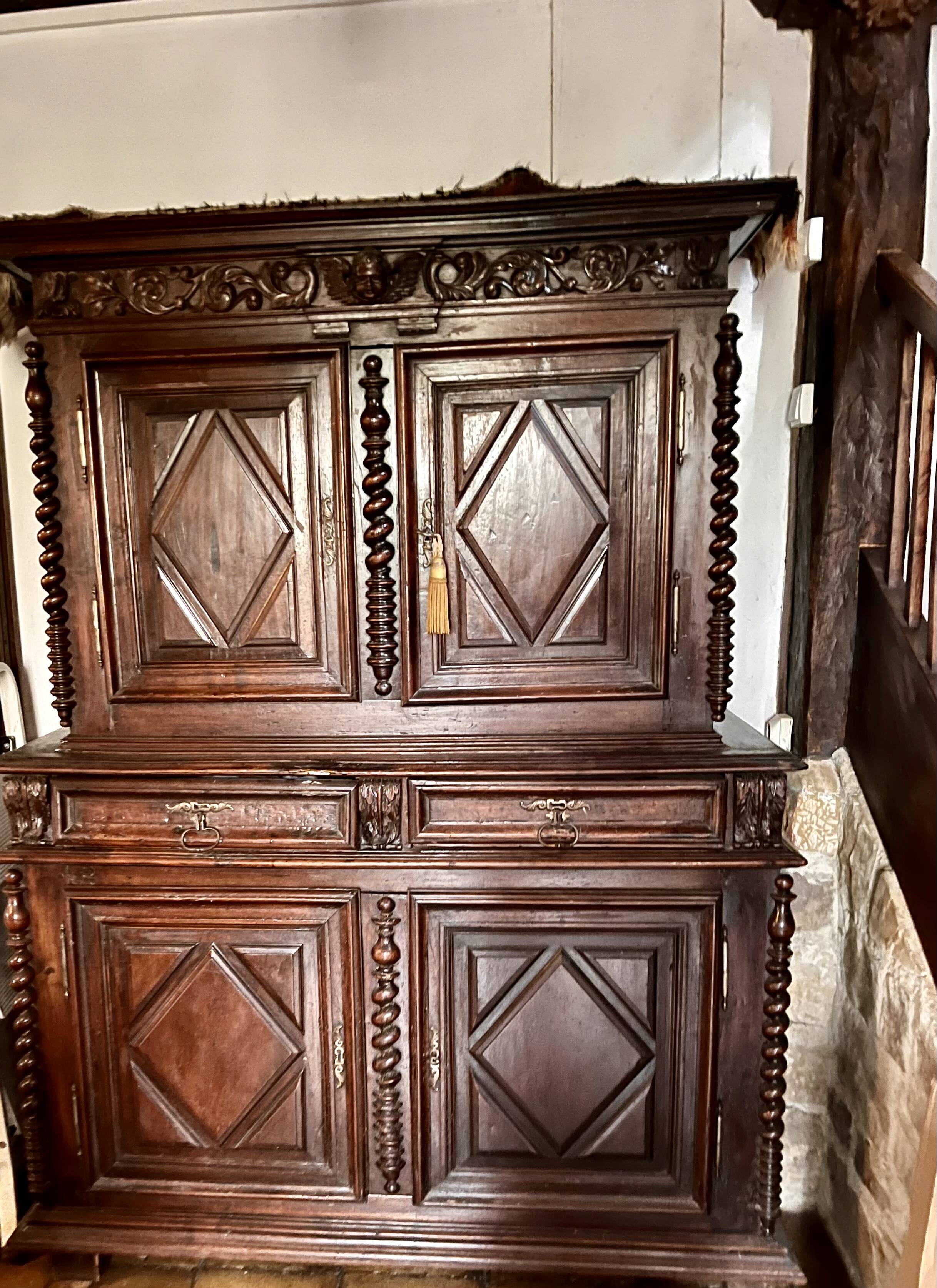 Buffet 2 bodies "diminutive" 17th century authenticated walnut south west