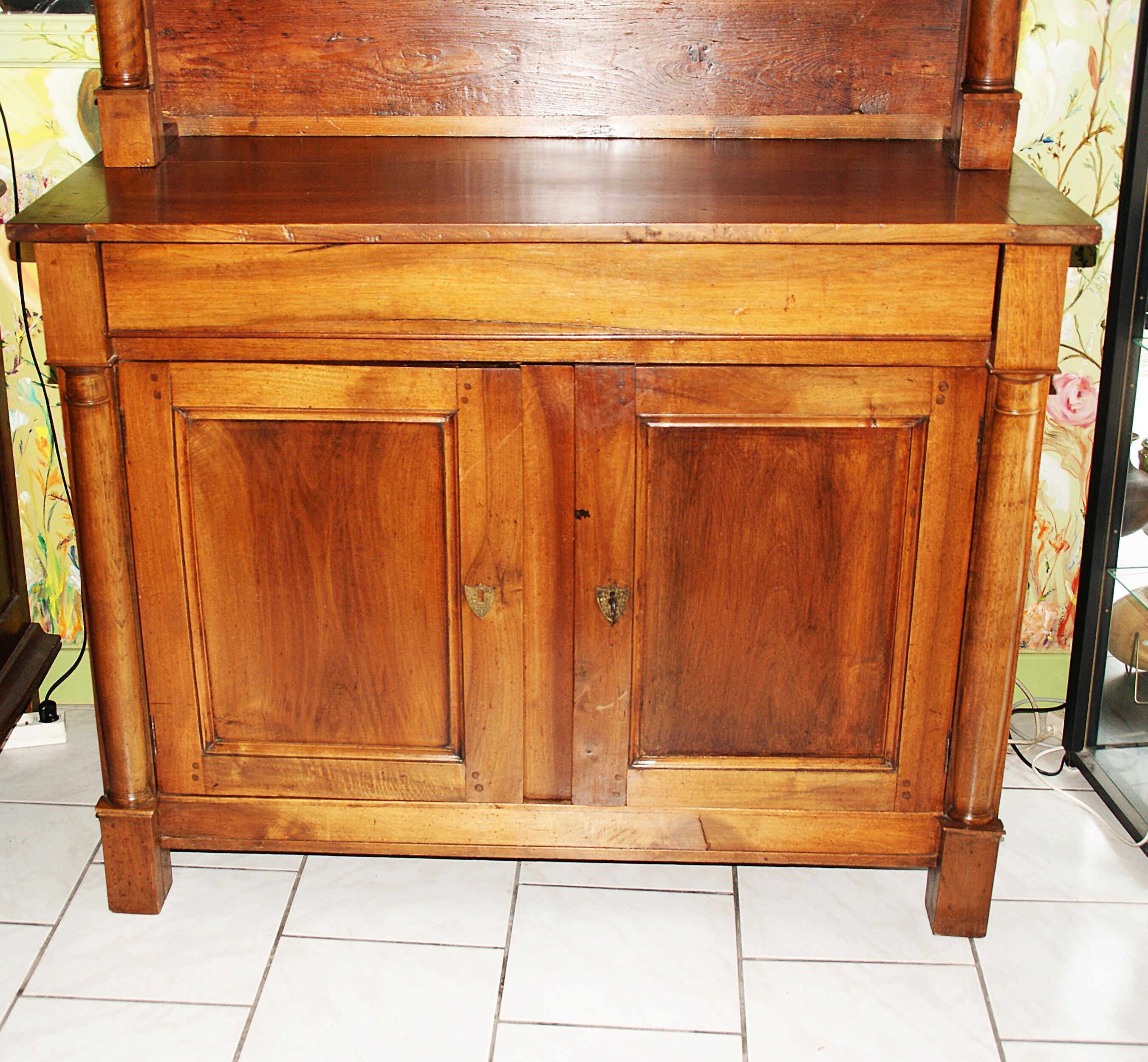 Sideboard with half-columns in walnut, Empire period.