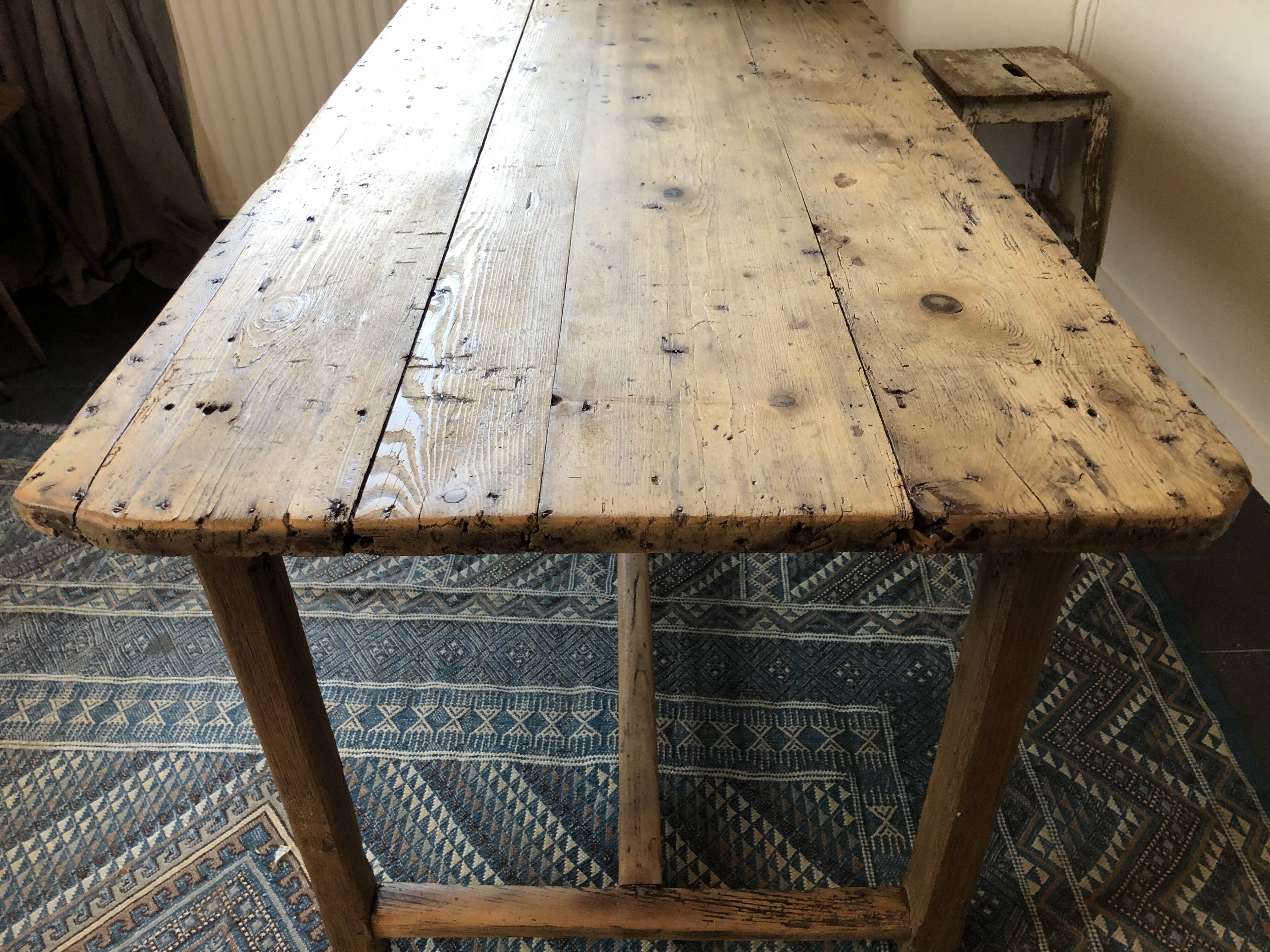 Farm table