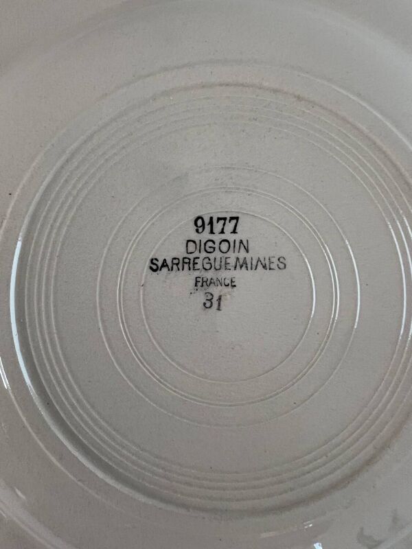 9 assiettes creuses Digoin Sarreguemines peintes à la main