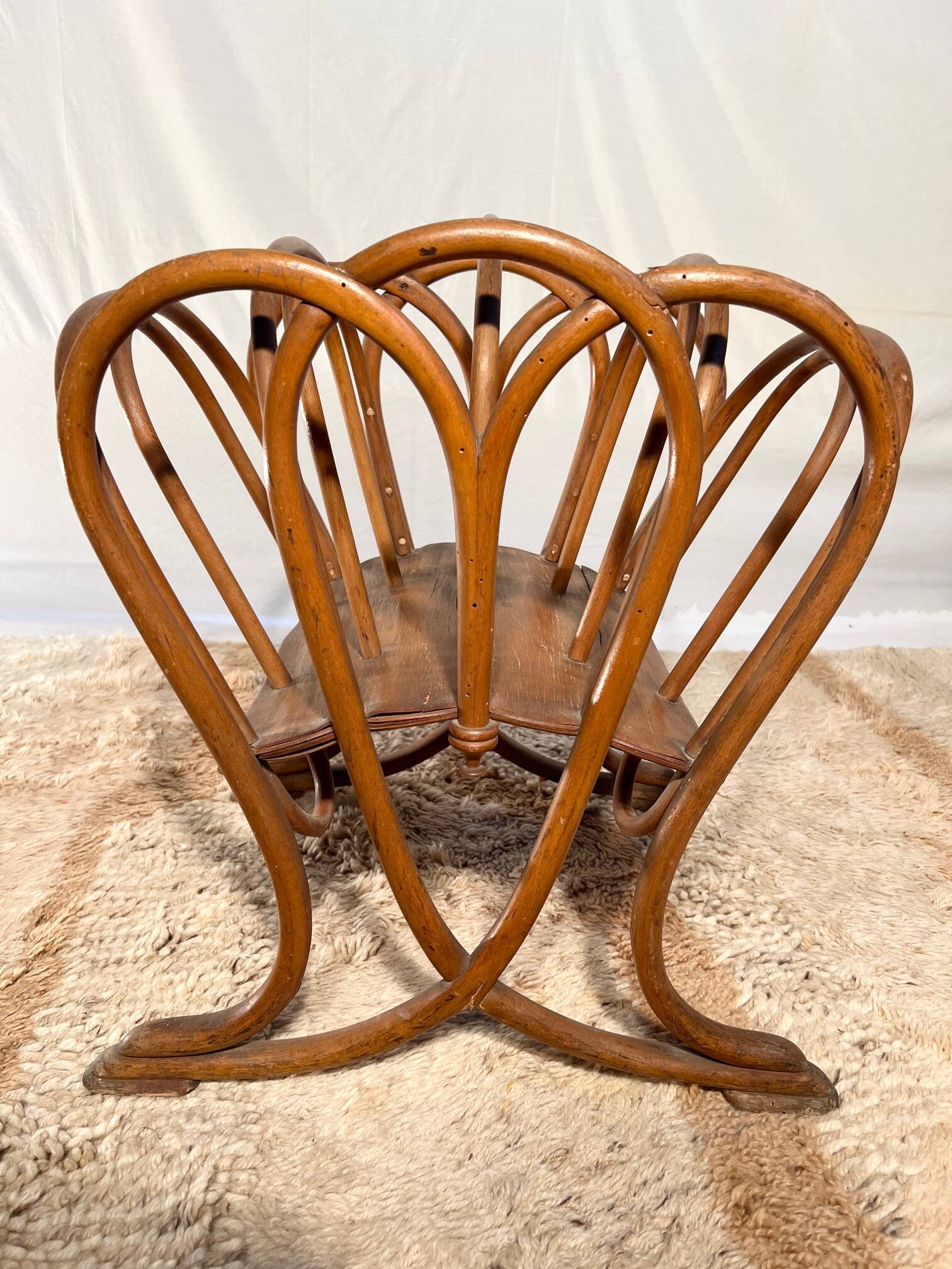 Art Nouveau sheet music or magazine holder, circa 1900, Thonet, turned beech wood