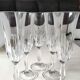 Lot 5 Grandes Flûtes à champagne en cristal taillé. Motifs gouttes/pointes diamant. Haut 20,5 cm