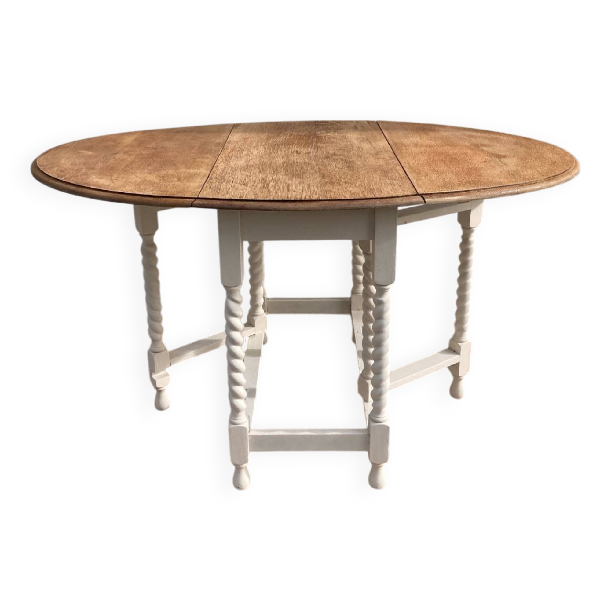 Gateleg drop leaf table