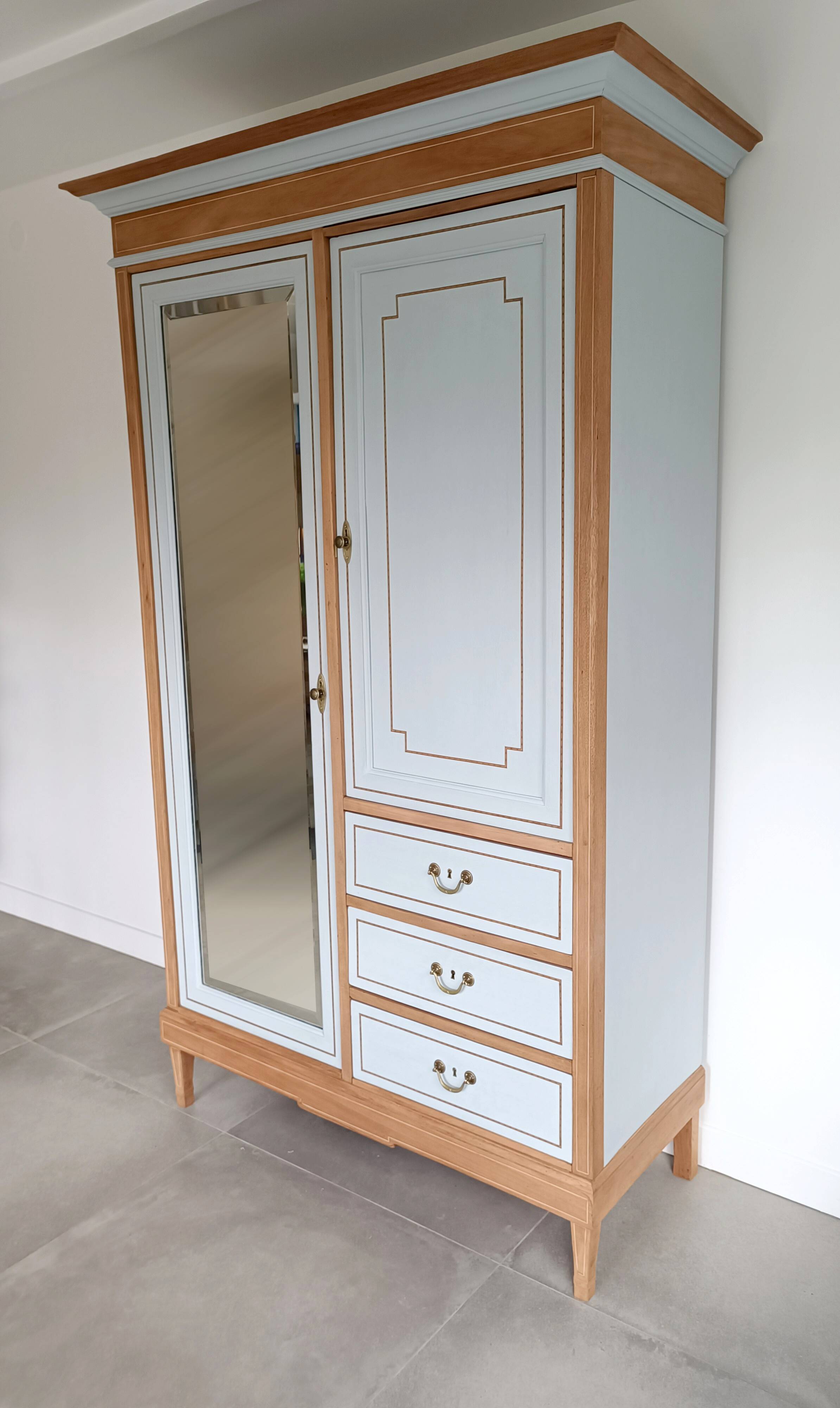 Family wardrobe, marquetry net, early 20th century.