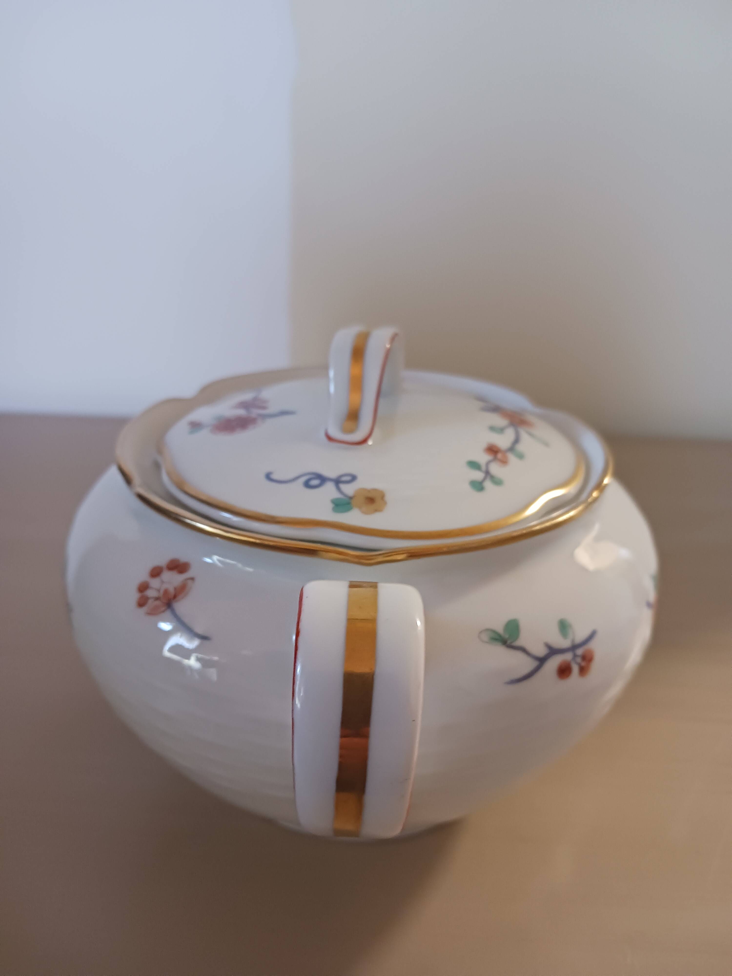 Sucrier en porcelaine Théodore Haviland Paris .