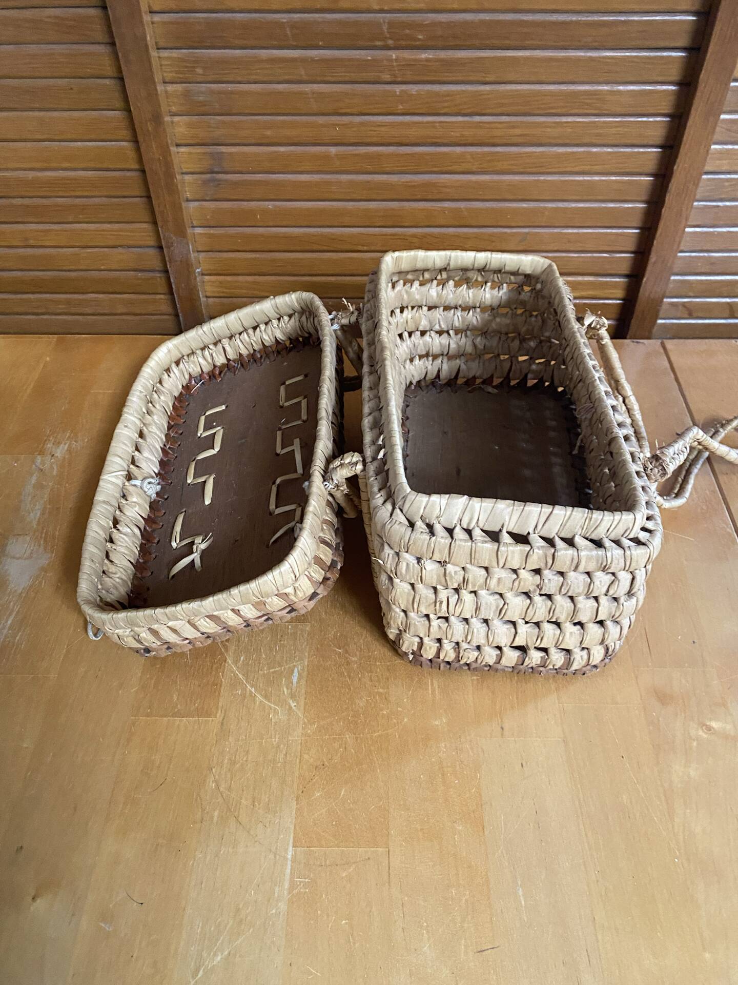 Old Basket Natural Woven Fibre + Wooden Lid Double Handle Wine