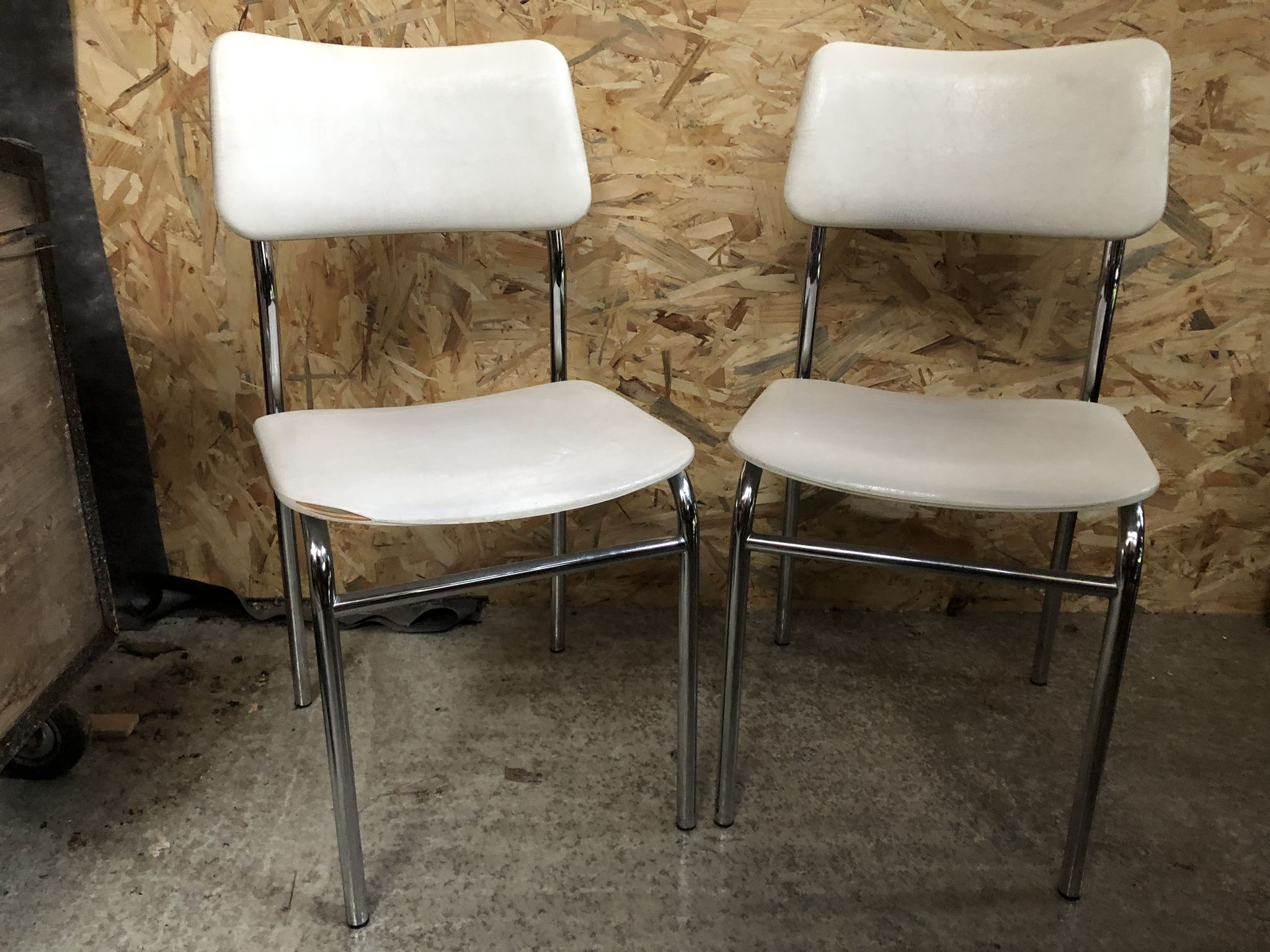 Pair of antique chairs chrome metal and skaï white 70s vintage