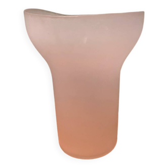 Adymetric vase in opaque glass