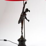 Paire de lampes en bronze avec abat-jours rouges