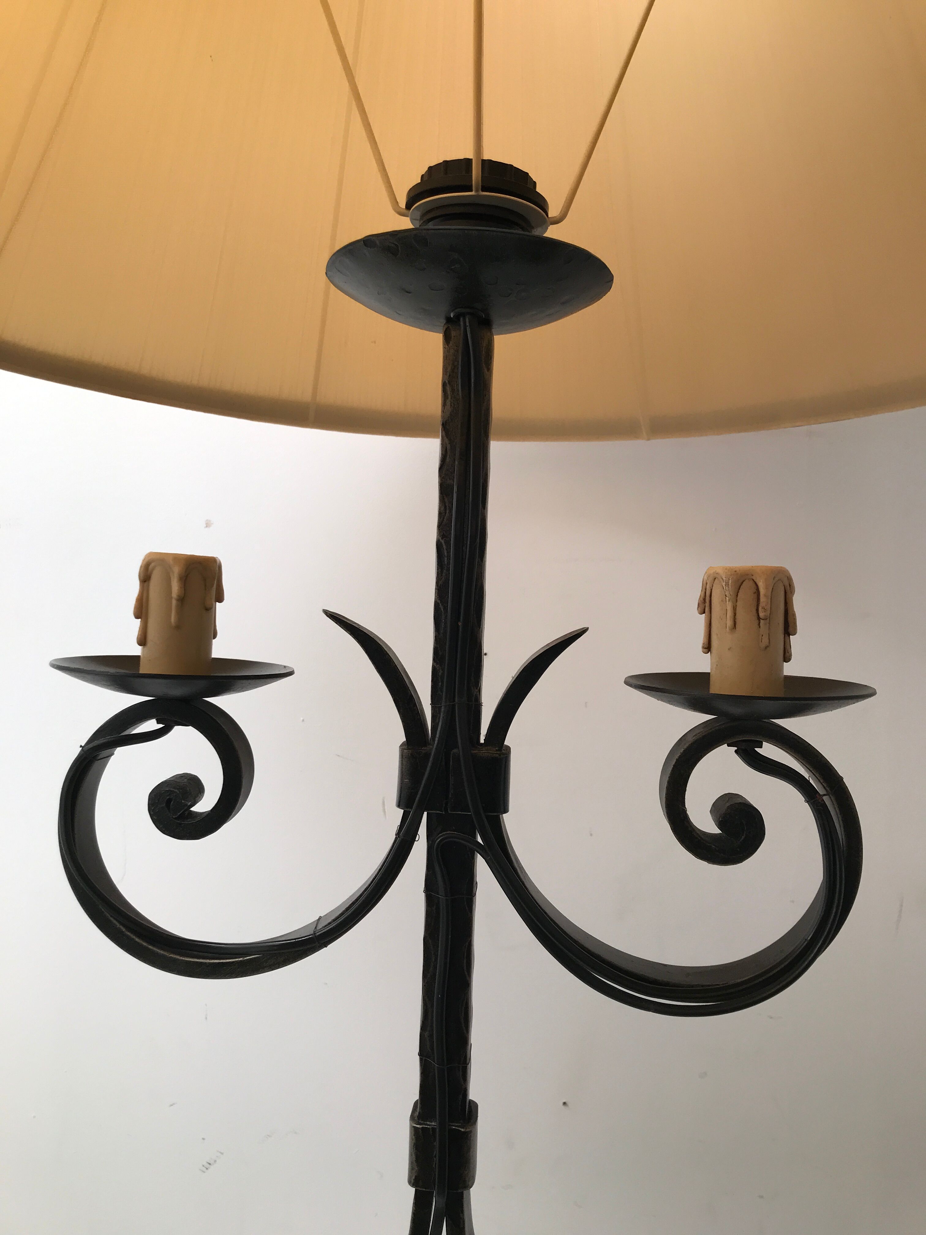 Tripod floor lamp in bronze Louis XV style