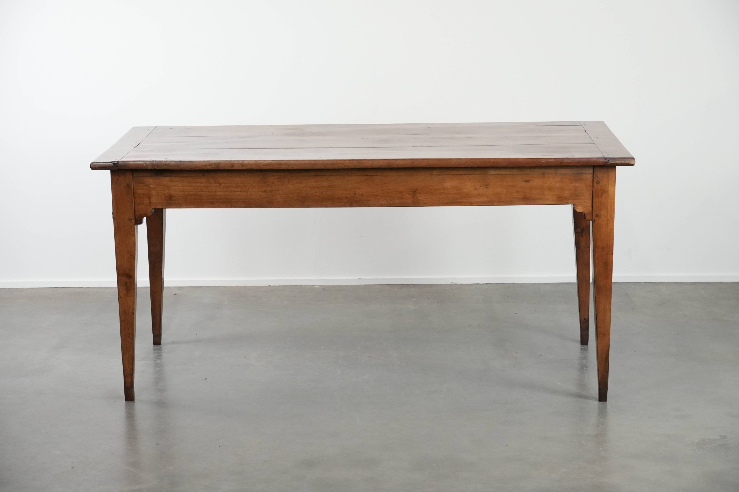 Elegant and subtle antique French dining table made of fruitwood