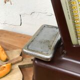 Testut kitchen scale in bakelite