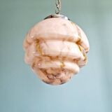 Suspension Art Déco en opaline marbrée rose, années 1920-30