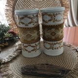 2 vases, English style pots