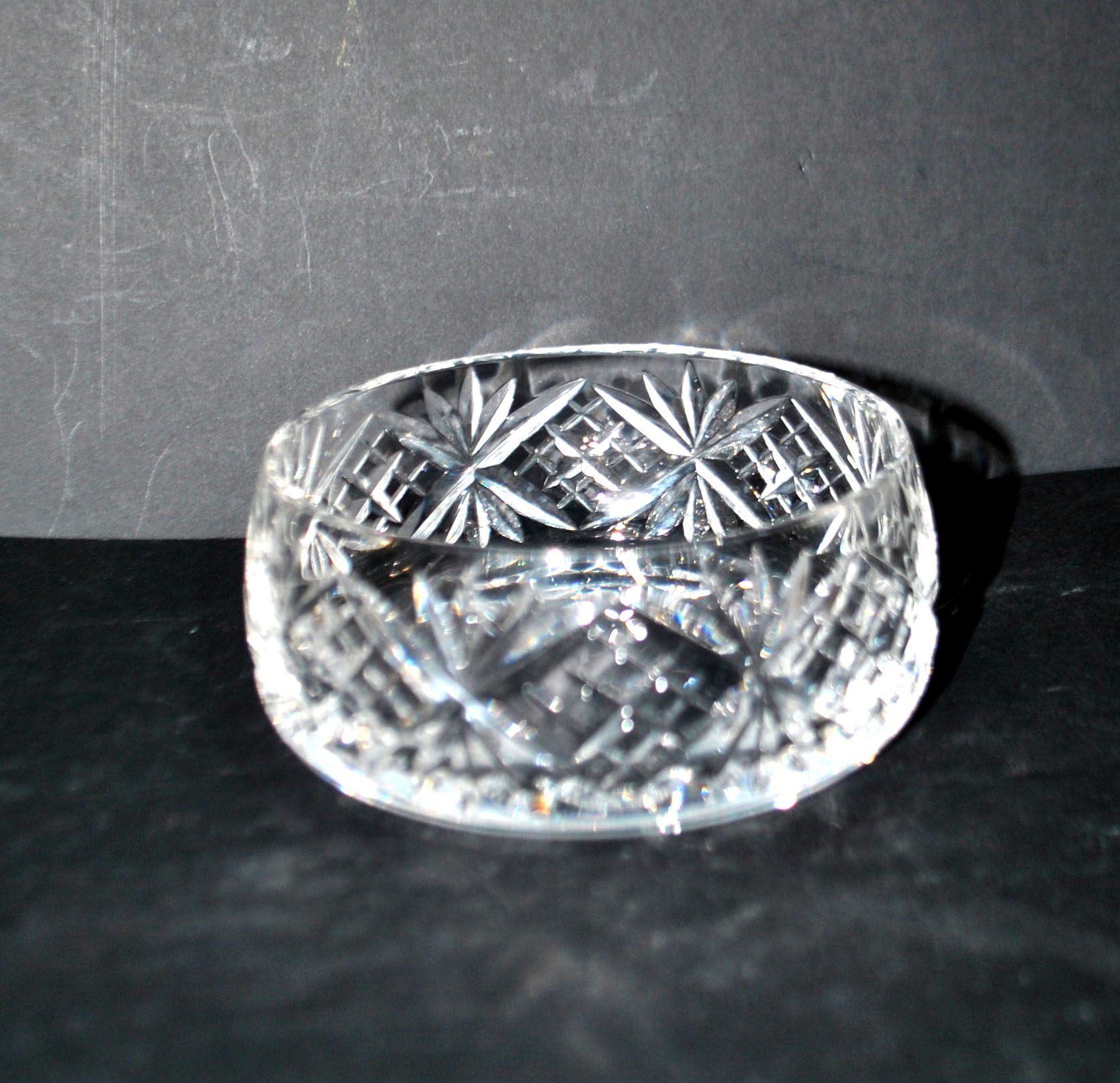 Saint-Louis bowl with whipped cream in cut crystal, signed.